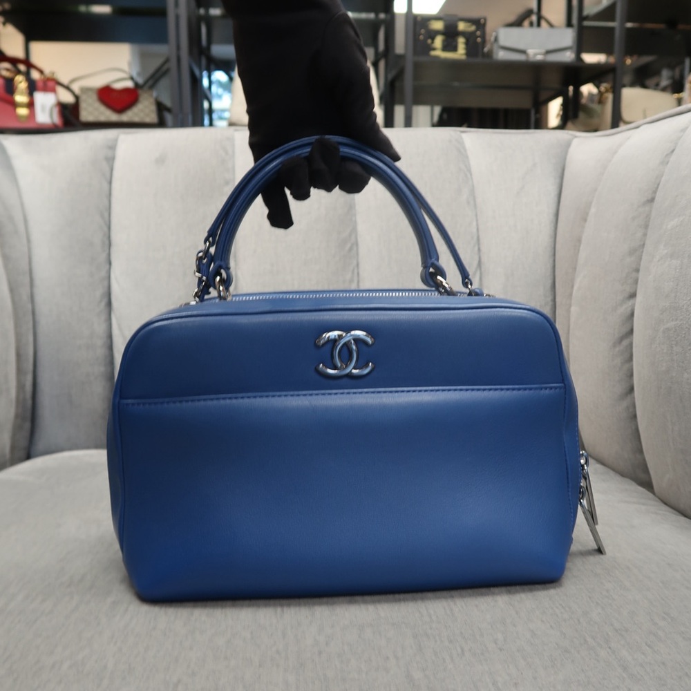 ❌SOLD❌CHANEL Navy Satchel with Gold Accents - Picture 12 of 14